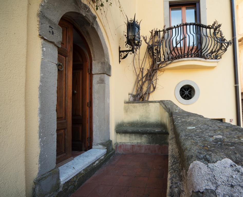 The Clock Houses Borgo Gallodoro Letojanni Exteriör bild