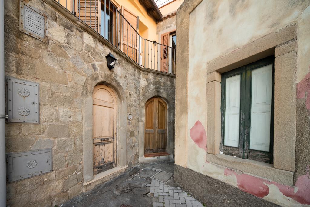 The Clock Houses Borgo Gallodoro Letojanni Exteriör bild